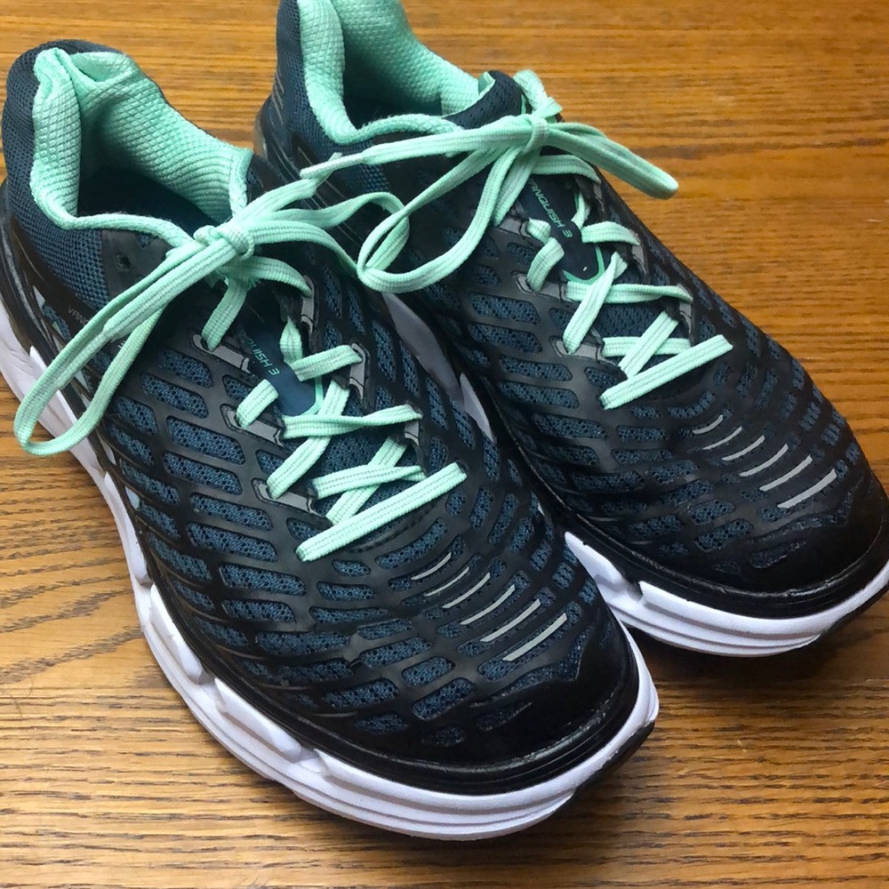Hoka women’s vanquish 3 size 10
